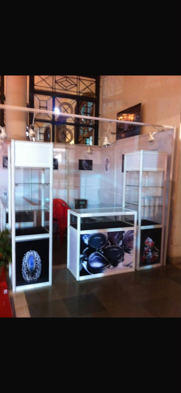 Small Showcase & Glass Counter